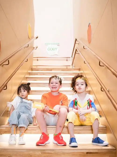 有捕获无数妈妈粉的阳光活力男孩-jason周嘉诚;大眼睛的甜美小甜心-沈