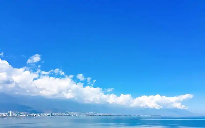 蔚蓝的天空朵朵白云唯美自然风景桌面壁纸