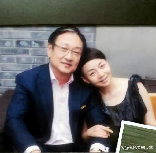 不要看如今的宋丹丹不修边幅当年的她漂亮到倪萍都被比下去了