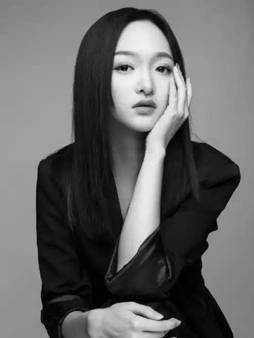 重庆小周迅的全黑look个人写真