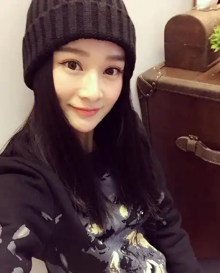 杨幂替身卓亨瑜私房照流出 获赞比本尊颜值还要高