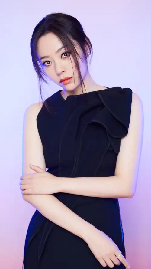 张靓颖新曲《默》感人至深,音乐视频火爆网络