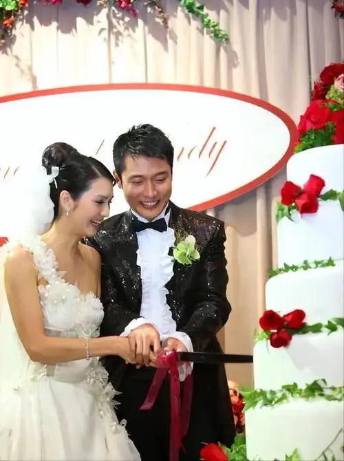 洪欣不离婚有她的理由!张丹峰"离不开"毕滢实在是太抓马了_网易订阅