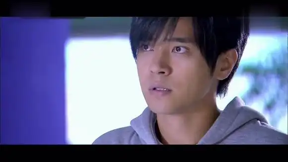 篮球火:元大鹰一把抱住w!宣告正式回归,不料回到休息室就发狂