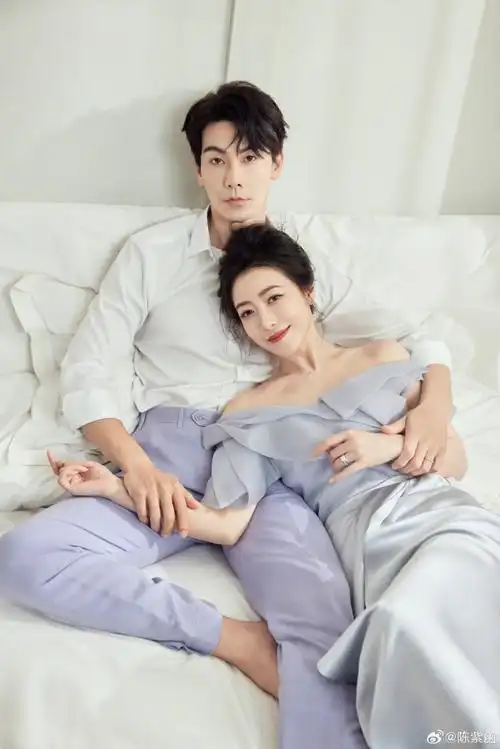 陈紫函戴向宇这该死的氛围感##陈紫函戴向宇时尚新娘封面