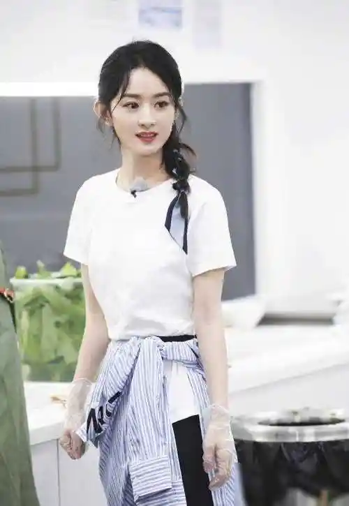 赵丽颖休假却养胖冯绍峰被偷拍小肚腩明显晒健身照称太闹心