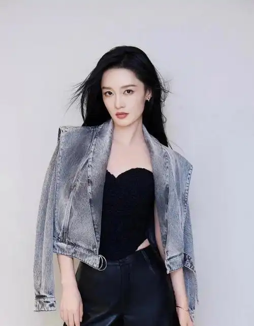 李沁这是什么神仙颜值呀刚出道的时候她长这样谁知年龄才33岁