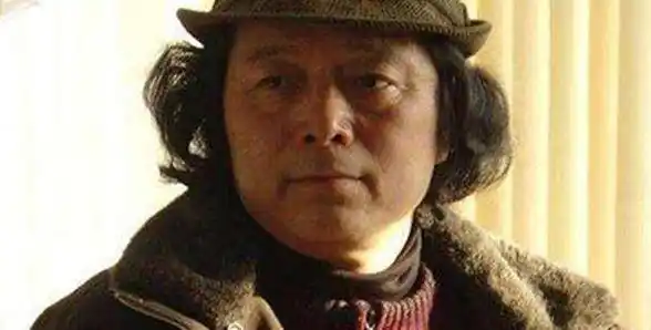 抱着对未知的好奇,茹萍不顾父母的反对,坚持要嫁给这个男人,奚天鹰.