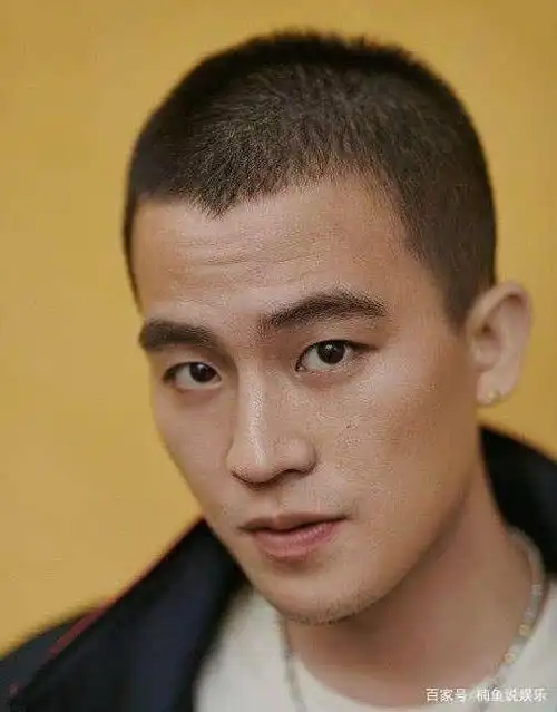 都说寸头才最man,看看欧豪张一山男友力十足,他却撞脸吴彦祖