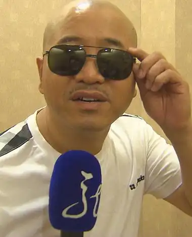 1969-4-28出生地:黑龙江省体重:75kg身高:172cm国籍:中国姓名:王小利