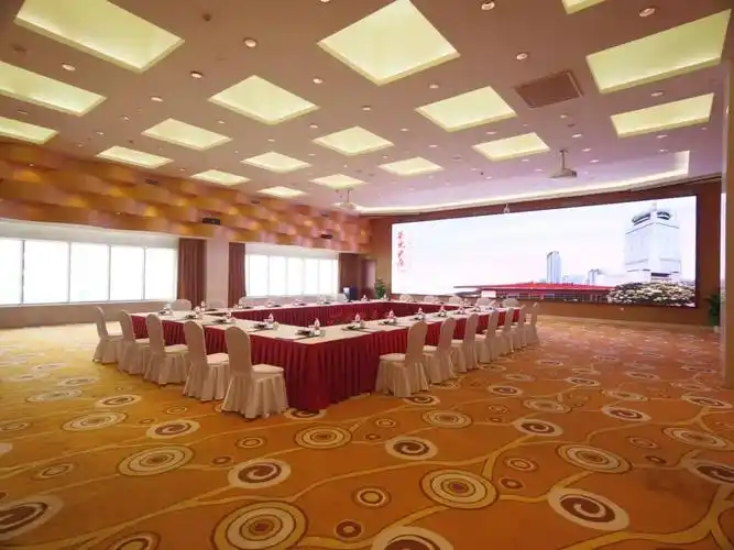 体现不同的意义,气氛和效果,适用于不同的会议目的,这是会议会场布置