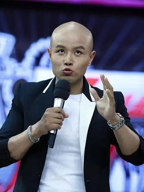 事实证明48岁移居美国的乐嘉已经走上了一条不归路