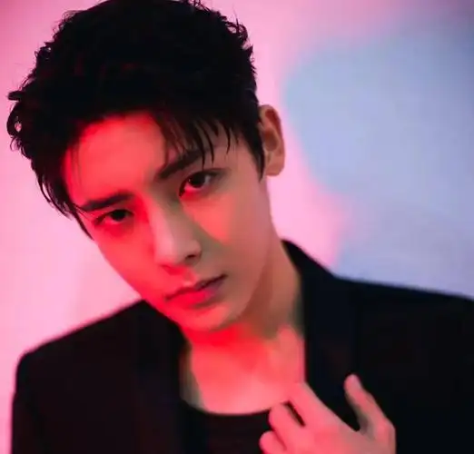 【微信头像】侯明昊