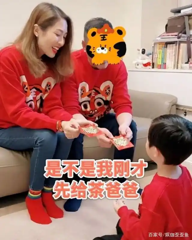 陈敏之晒拜年视频,大7岁富商老公罕出镜,5岁爱子孝顺跪地敬茶