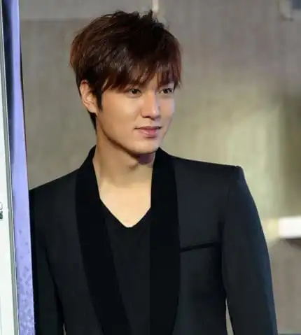 韩国10大男神排行,李钟硕第七,第一名你猜是谁?