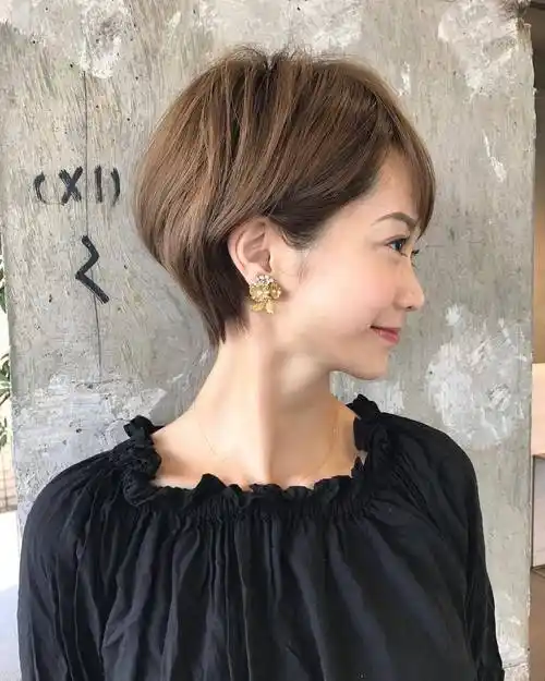 蓬松立体显气质,想换发型别错过_女性_时尚_短发