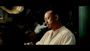 星爷当年这个抽烟动作也是镜头感相当足了余文乐和杨千嬅这张超级有爱