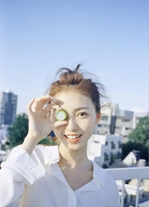 满足女生拍照需要,这12个拍照姿势,分分钟拍出美女大片