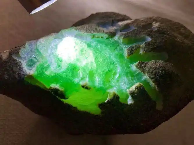 绿浪翡翠高端玉石冰种开窗原石毛料色料帝王珠宝奇石