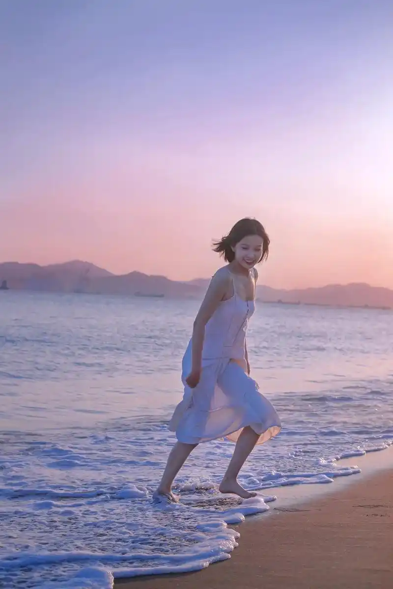 抖音图文来了 #少女写真 #法式浪漫 #海边拍照  拥抱海 - 抖音