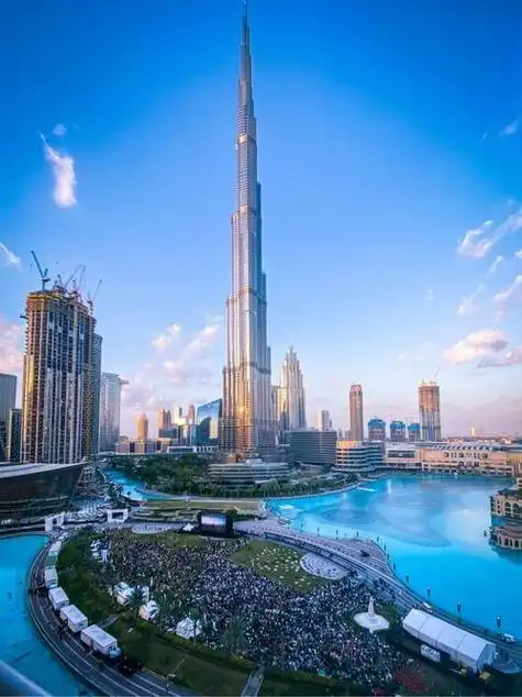 哈利法塔,这座位于迪拜的巨型建筑物,不仅仅是一座高楼,更是一项创