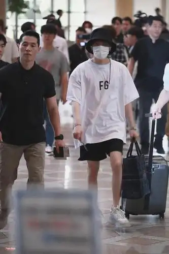 美人计 | 你知道大张伟有不输杨幂的女团腿吗?