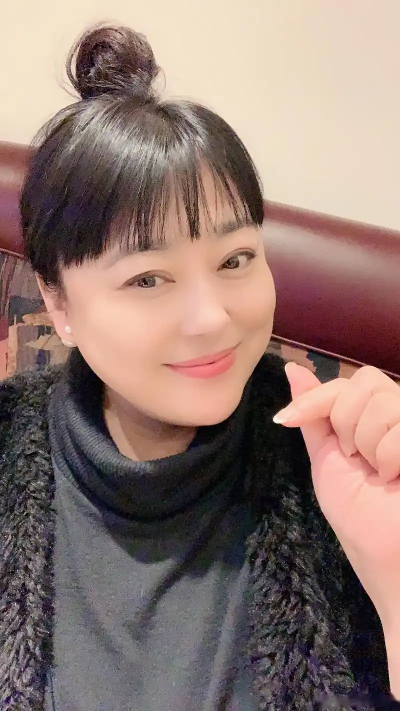 从今天开始,我将退出伴随我三十四年的演艺生活,专