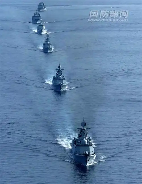 高清:东海舰队荆州舰远海训练编队画面首次发布【4】--军事--人民网