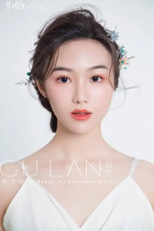 谷兰美妆教育频道的化妆造型作品《灵气新娘》