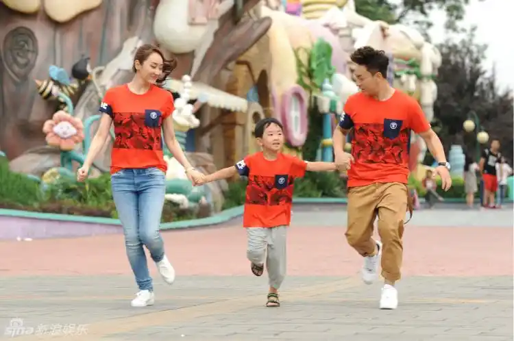 组图:高姝瑶《爱的速递》曝剧照 情陷释小龙