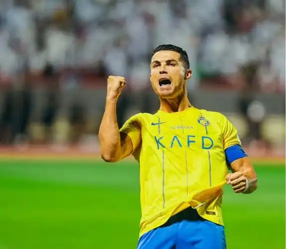 2324赛季沙特联赛利雅得胜利主场球衣7号c罗中国行短袖足球套装