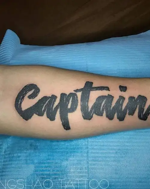 英文名字纹身图片_手臂花体字图腾纹身图案