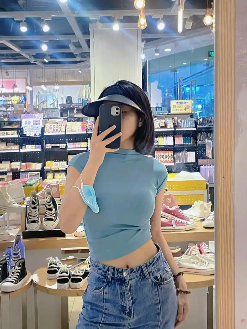 分享照片 #这个夏天 #随手拍 #短发 #对镜拍 - 抖音