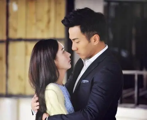 刘恺威赵丽颖公开示范戏里如何接吻,刘恺威吻的是这里