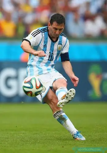 进球回放:梅西定位球呈完美弧线 完成梅开二度