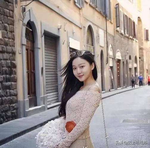 "在一次偶然的机会,有狗仔拍到了著名运动员马龙和一名身材较好的美女