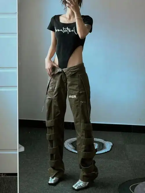 一定要试试工装裤搭高跟鞋