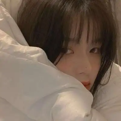 由美头网整理发布,女生头像频道提供更多与同一个人,同一人相关的头像