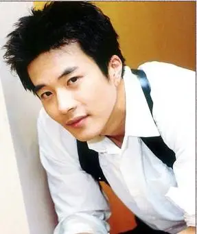 昨日,权相佑在社交网站上公开小女儿riho的照片,出生近3个月的riho,身