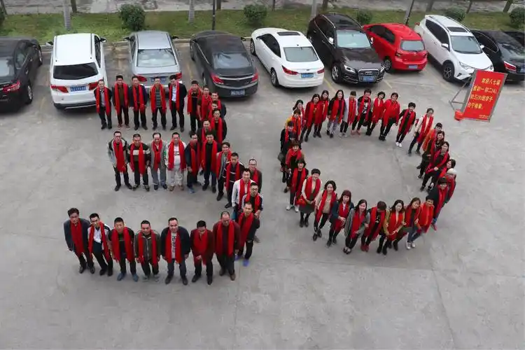 不用两分钟排出的队形,证明同学们挺默契的