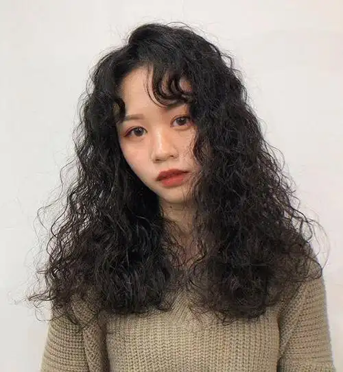 最新羊毛卷烫发图片气质与发量兼具秃头少女必备