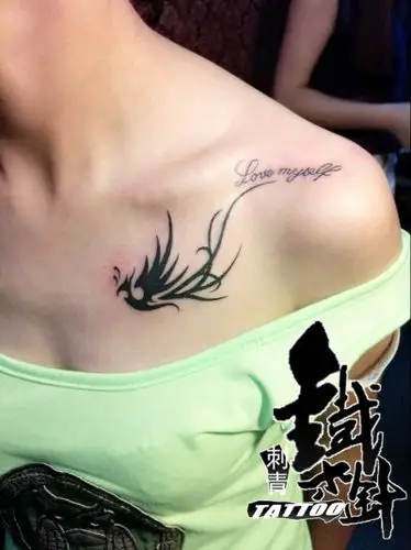 锁骨凤凰图腾英文纹身