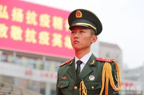 图为中国人民武装警察部队安徽省总队合肥市支队警卫礼兵.