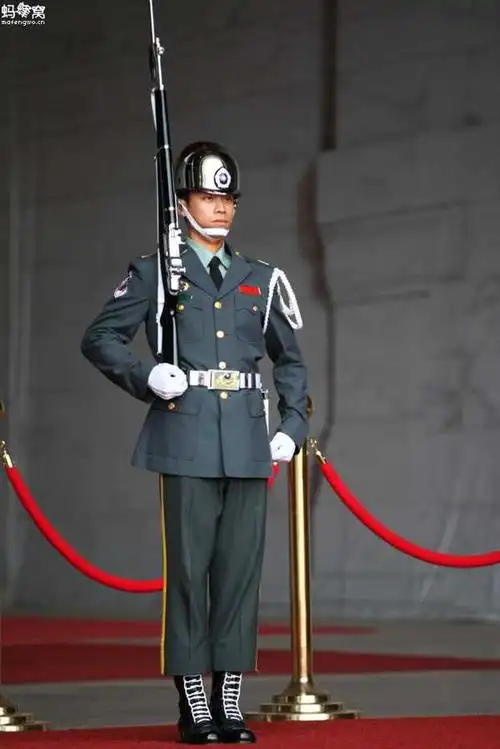 台湾军人 - 礼队换哨交接式