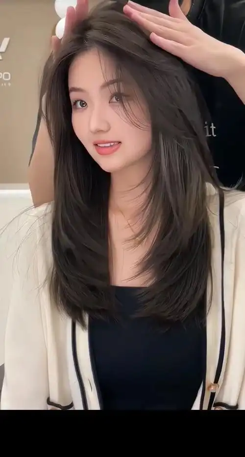 边缘层次中长发,日常免打理
起床就能出门的高层次发型 喜欢长发又