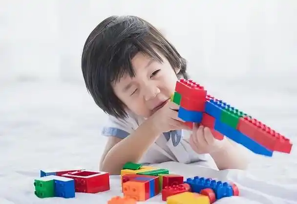 因为娃太过调皮捣蛋会给家长惹来很多麻烦.