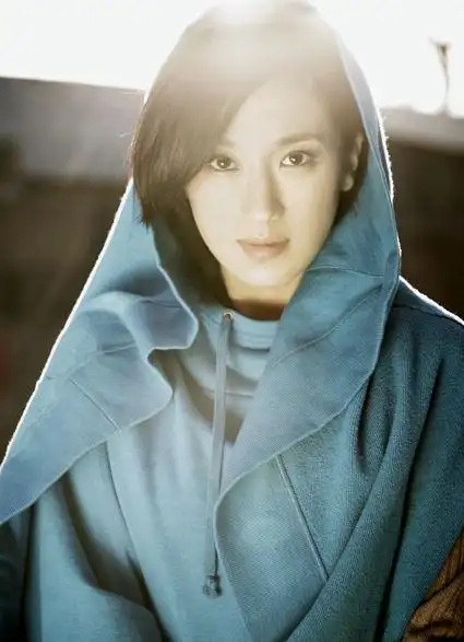 电影《蔡李佛》女主角王佳音春日写真(图)