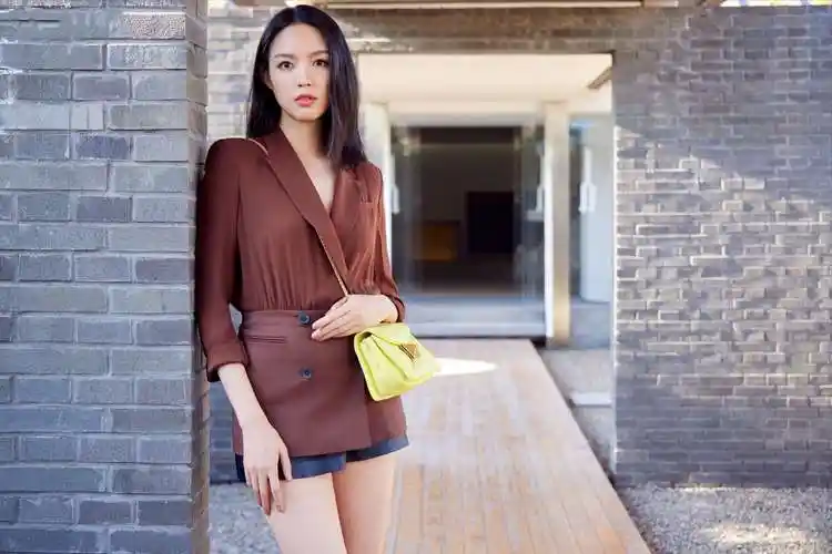 张梓琳个人资料身高:国内第一个获得世界小姐总冠军,37岁生二胎幸福