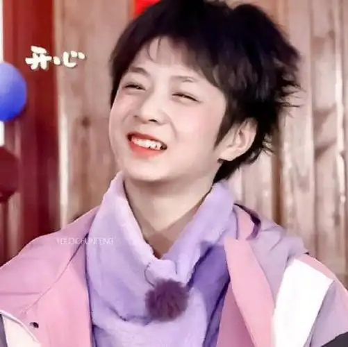 刘耀文 超绝少年气#92#刘耀文 全能忙内#『头像』"跟着光"@时代