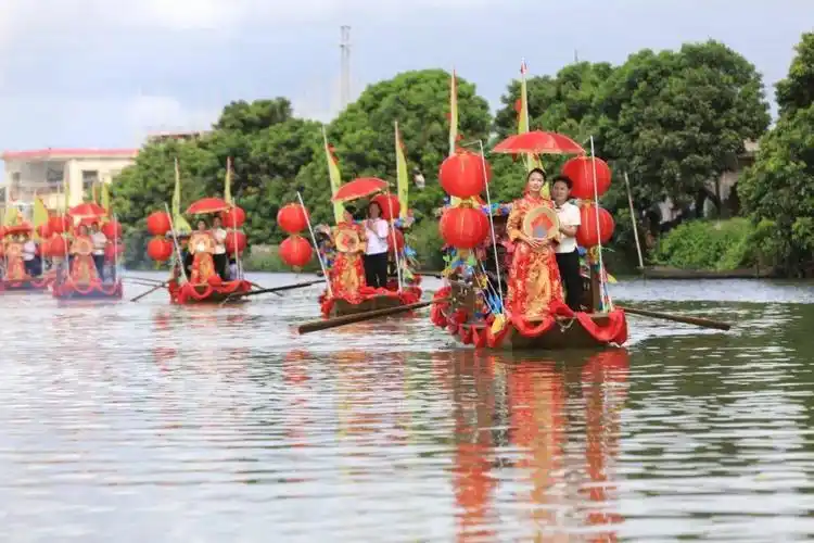 刚刚,斗门"水上"发生的一幕!18对新人集体婚礼!(高清大图)_新娘